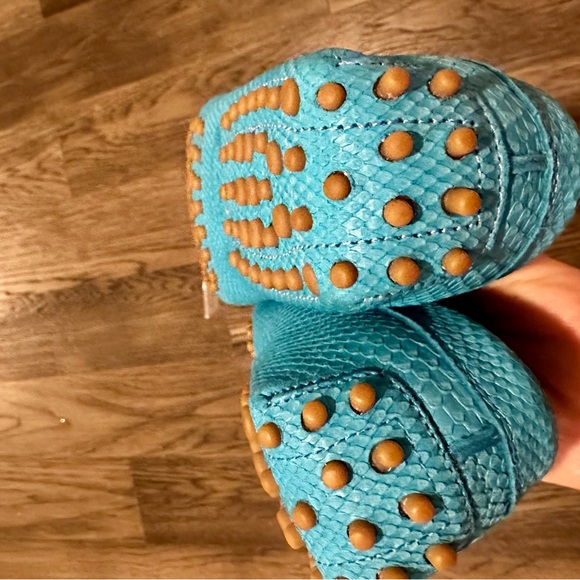 Tod’s Gommino Turquoise Pebbled Leather Driving Loafers made in Italy - Picture 6 of 7